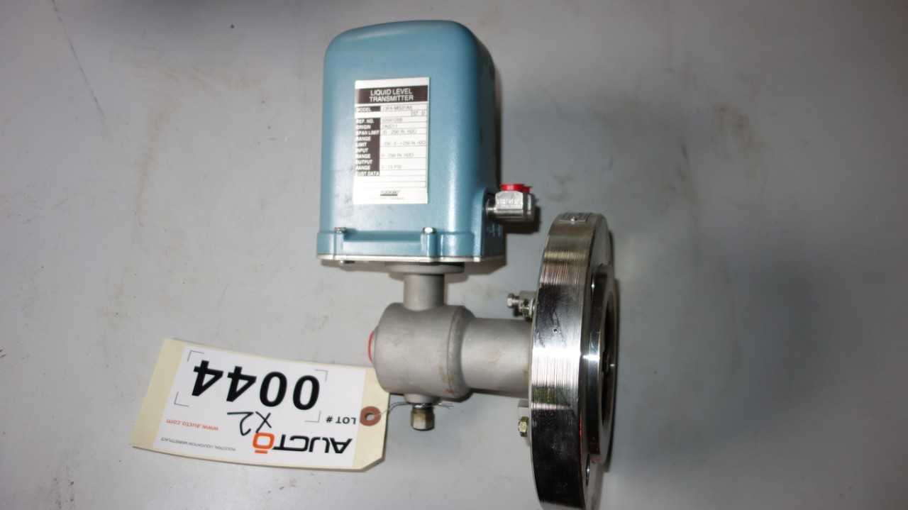 LOT OF 2 FOXBORO 13FA-MS31A5 LIQUID LEVEL TRANSMITTERS - INSTRUMENTATION