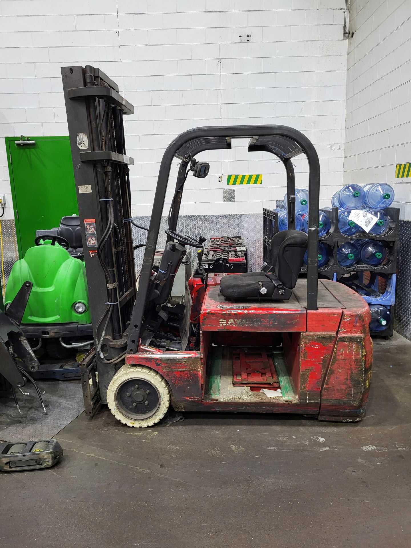 RAYMOND 445-C40TT FORKLIFT - FORKLIFTS