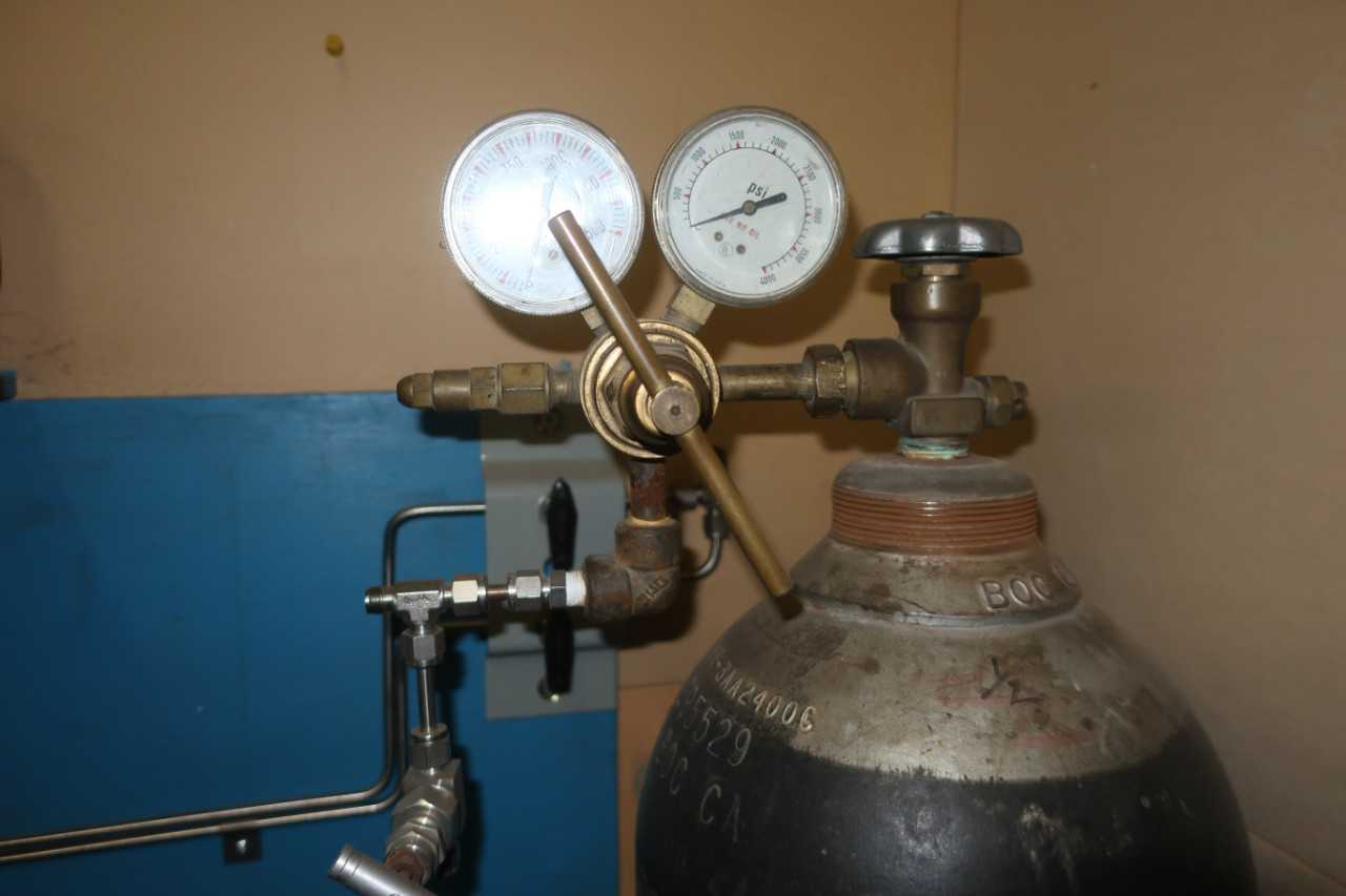 LOT OF 2 BOC NITROGEN TANKS W/ REGULATOR - PROCESS EQUIPMENT
