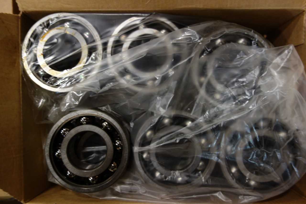 LOT OF 8 BOXES OF SKF ROLLER BEARINGS - BEARINGS