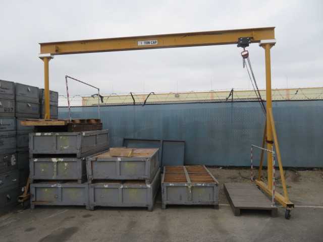 1 Ton crane 20 feet wide - MISCELLANEOUS
