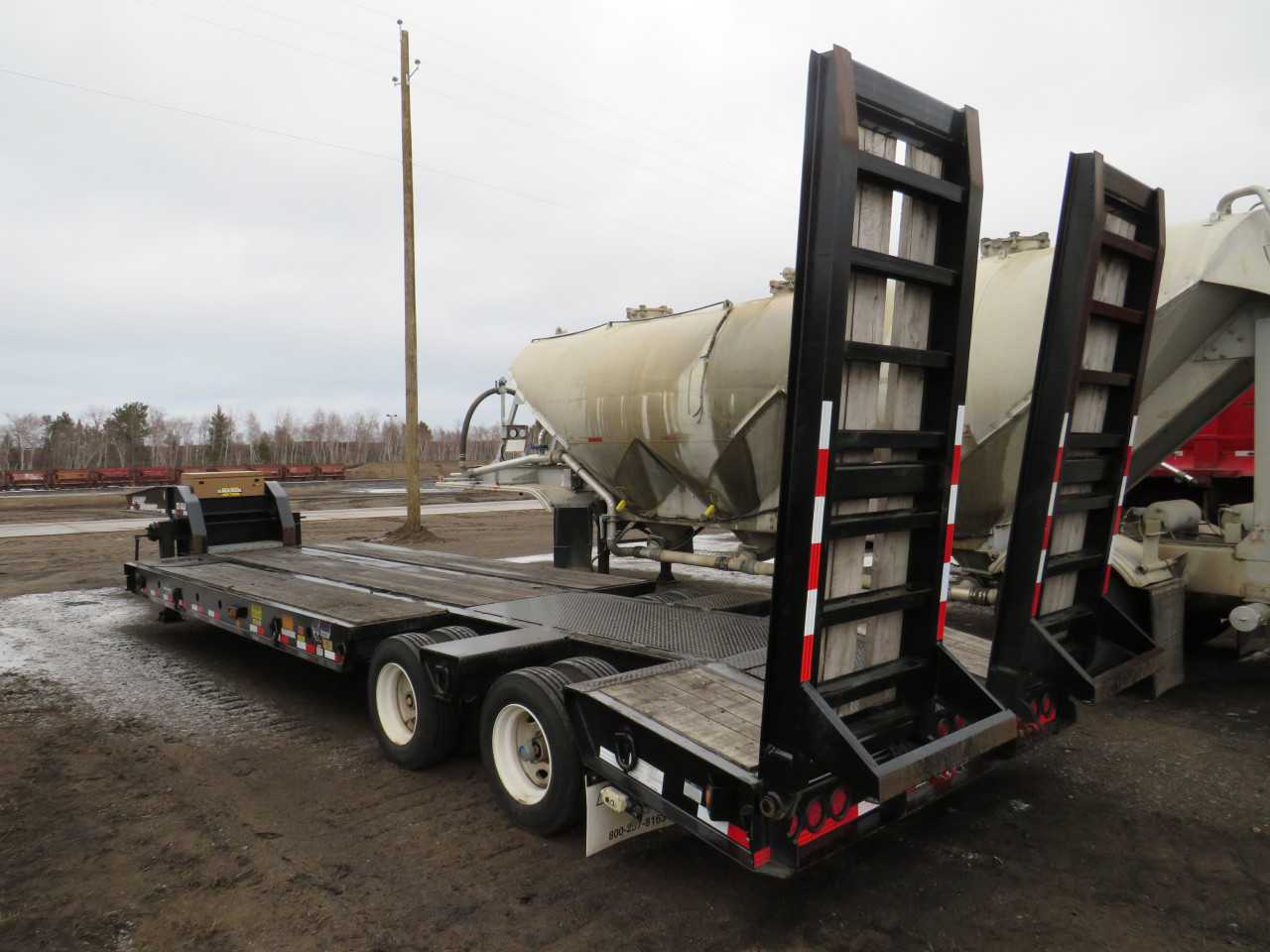 2011 EAGLE BEAVER 25GLB LOWBOY TRAILER - TRAILERS