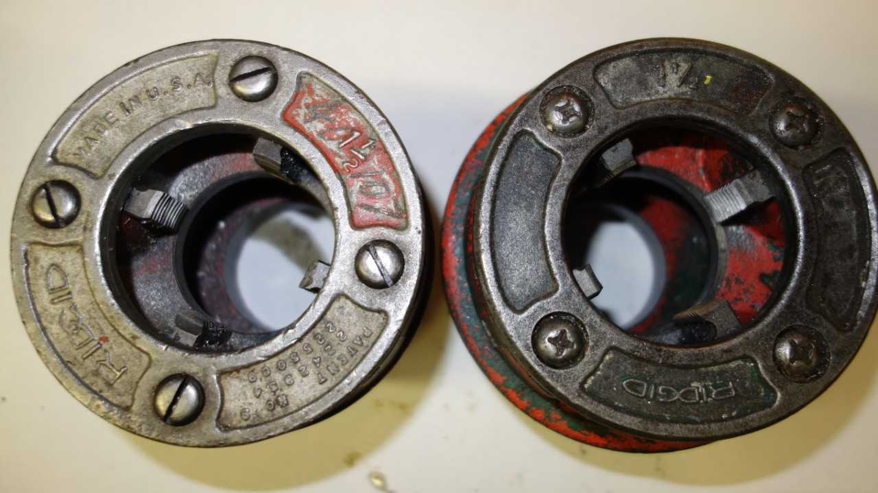 LOT OF 2 RIDGID 1-1/2 IN DIE HEADS - ELECTRIC POWER TOOLS