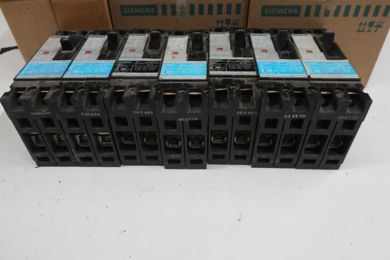 LOT OF 15 ASSORTED SIEMENS CIRCUIT BREAKERS - CIRCUIT BREAKERS