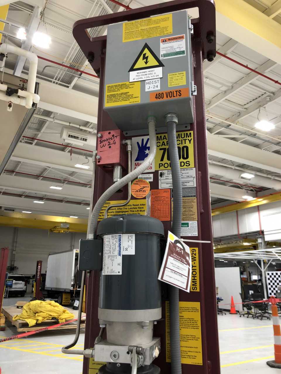 Mohawk Hydraulic Hoist - LIFTING EQUIPMENT