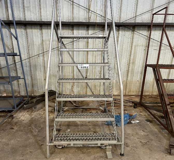 Cotterman 6' Roll Around Ladder - MATERIAL HANDLING Cotterman 6' Roll Around Ladder - MATERIAL HANDLING
