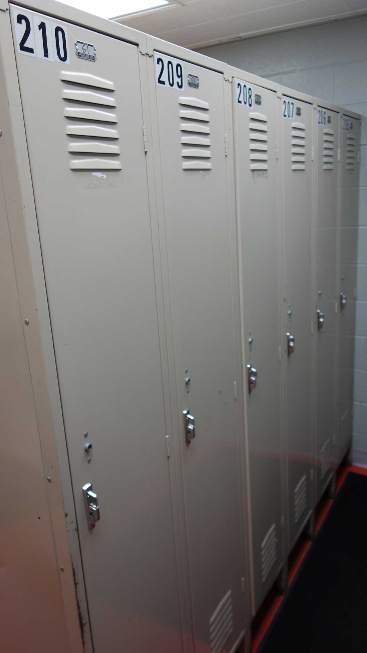 LOT OF 32 BERGER AND REPUBLIC STEEL LOCKERS - ELECTRIC POWER TOOLS