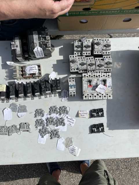 Bulk Lot of Allen Bradley Motors, Relays and Breakers - CIRCUIT BREAKERS