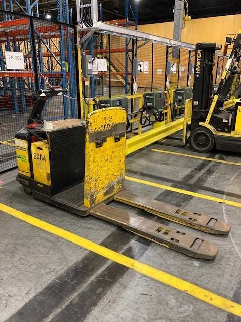Crown Equipment Center Rider EB002 - FORKLIFTS