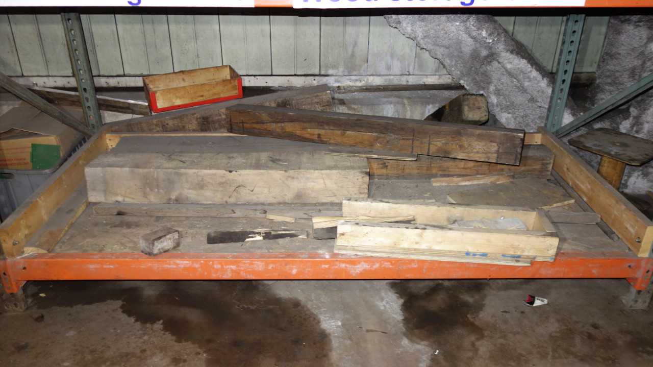1X SECTION TEARDROP RACKING WITH WOOD - MISCELLANEOUS