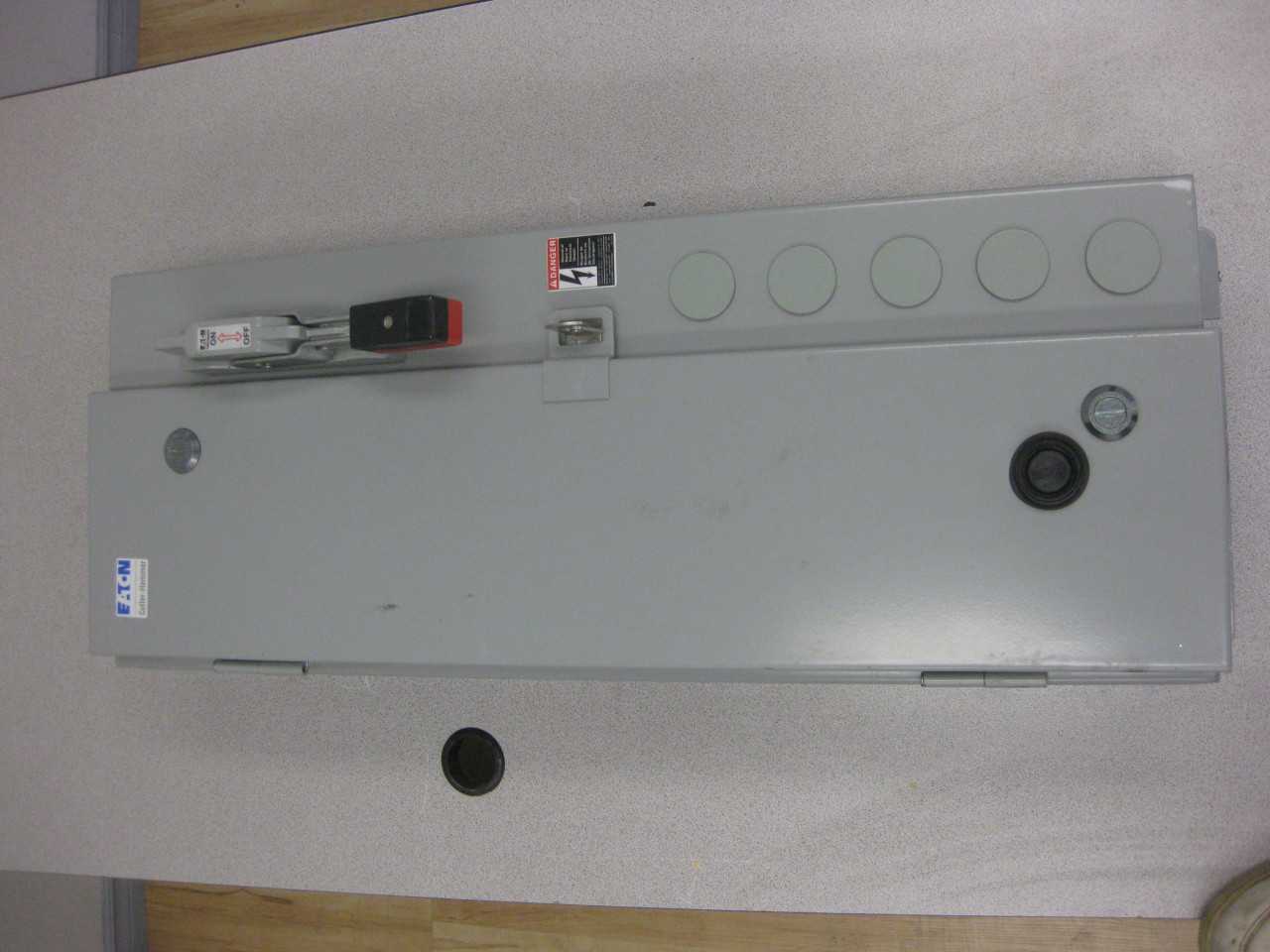 Eaton Disconnect switch 3AMP BREAKERS QTY 2 - DISCONNECT SWITCHES