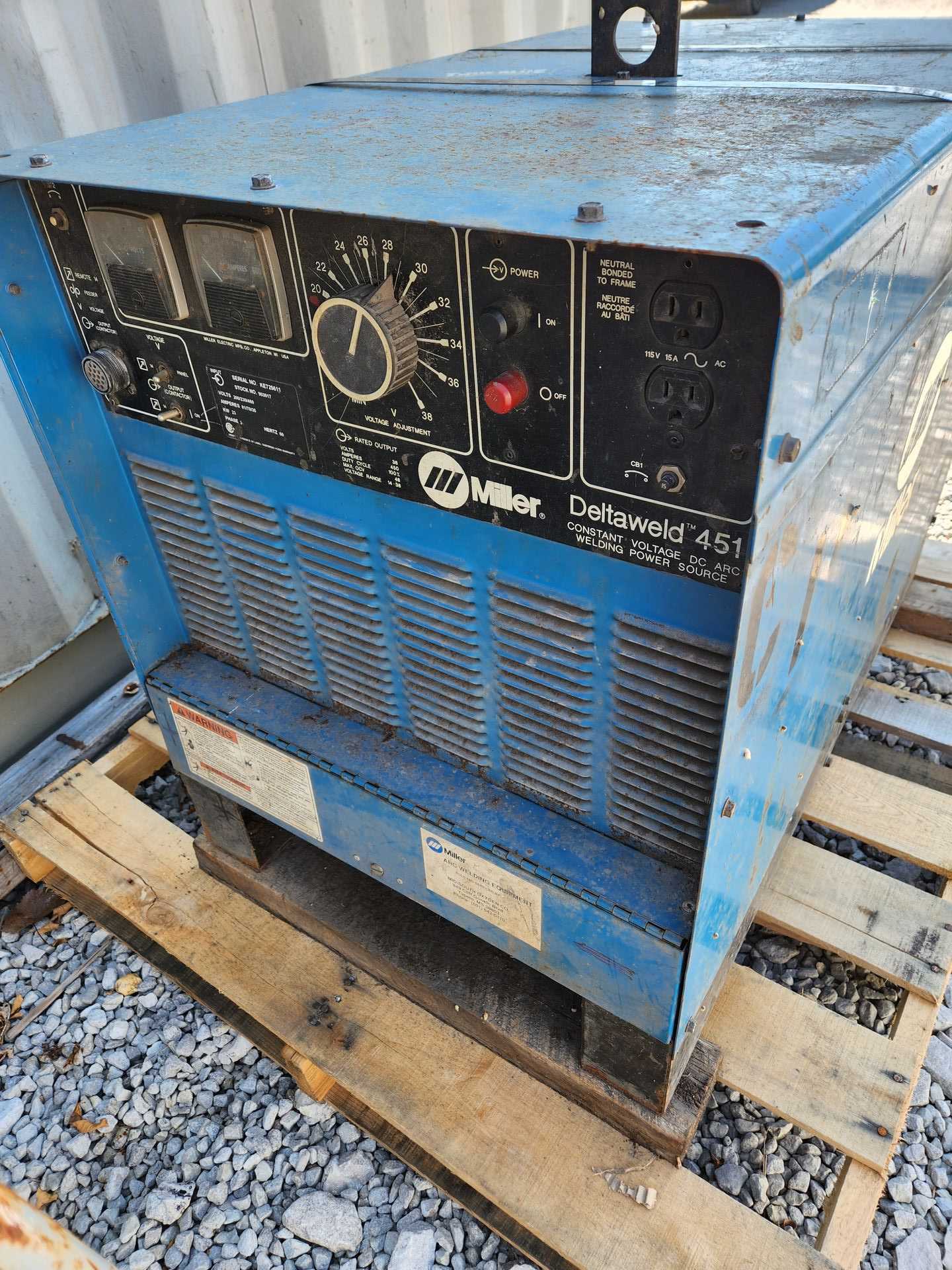 MILLER DELTAWELD 451 WELDING MACHINE - WELDING EQUIPMENT