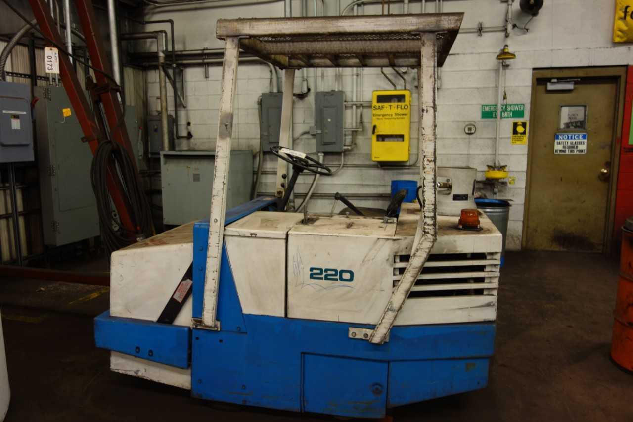 TENNANT 220 POWER FLOOR SWEEPER - PLANT & FACILITY