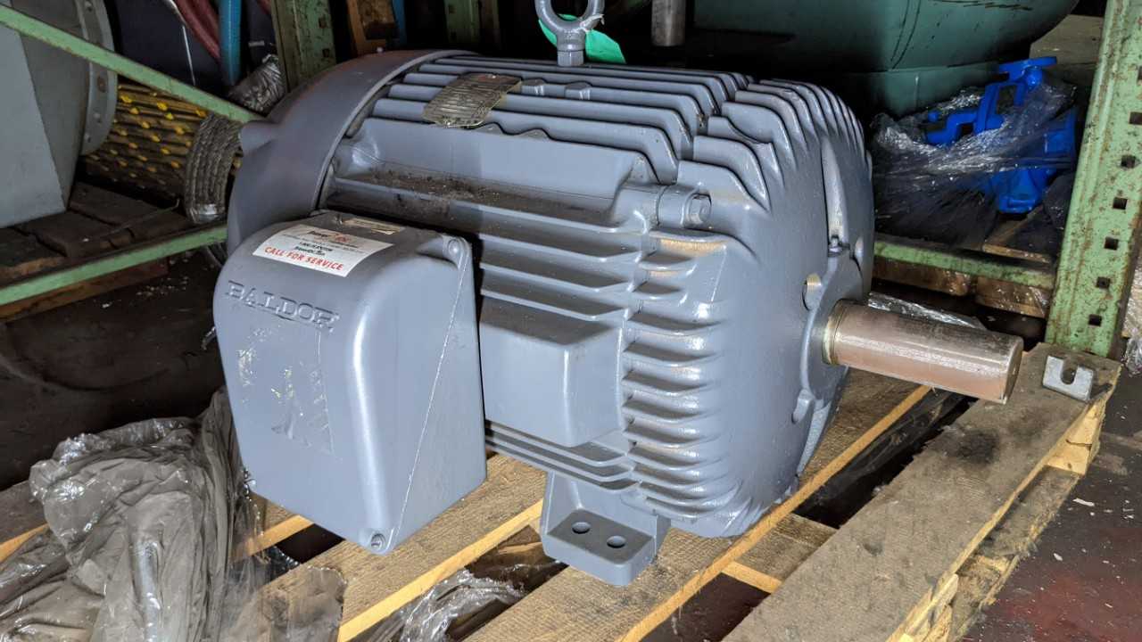 Lot of 3 pallets of motors Super E 230/460 - ELECTRIC MOTORS