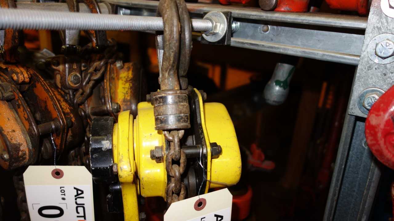 POWER FIST 1 TON CHAIN HOIST COME ALONG - LIFTING EQUIPMENT