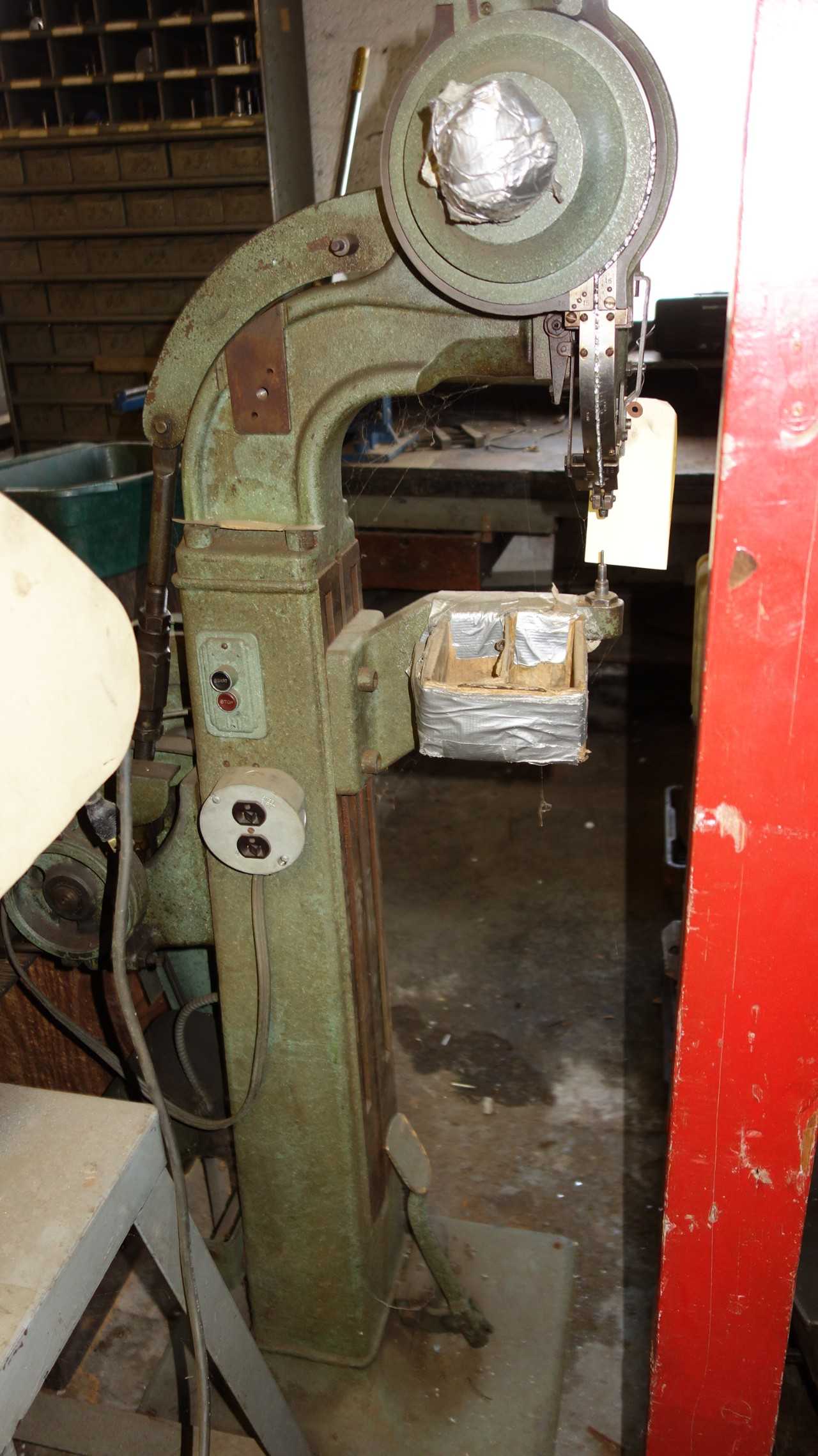 TRS TUBULAR RIVET & STUD RIVET MACHINE (MODEL MISSING) - AUTOMATED CUTTING SYSTEMS