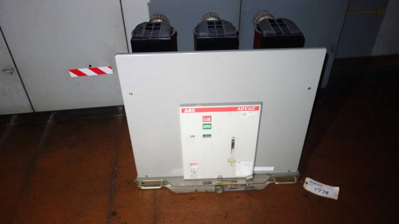 ABB ADVAC 3000A 4.76KV-AC SWITCHGEAR BREAKER - CIRCUIT BREAKERS