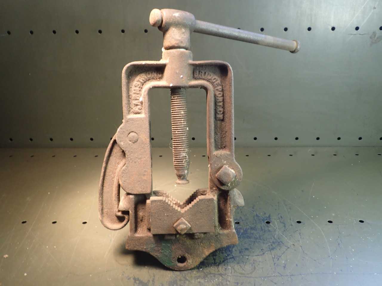 Armstrong 2-1/2" Bench Mount Pipe Vise, Made in the USA, Used in Good Condition - ELECTRIC POWER TOOLS