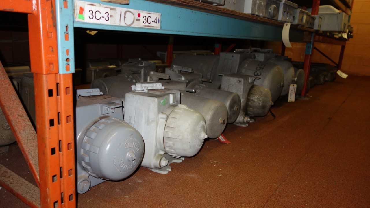 LOT OF ASSORTED ELECTRICAL STARTERS - MOTOR STARTERS