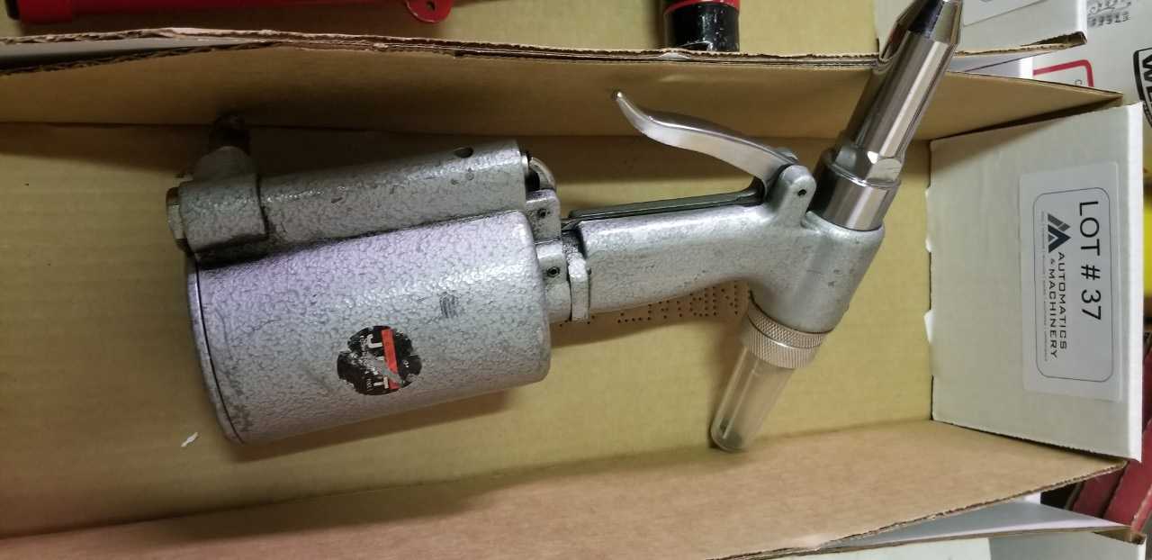 Riveter - PNEUMATIC POWER TOOL Riveter - PNEUMATIC POWER TOOL