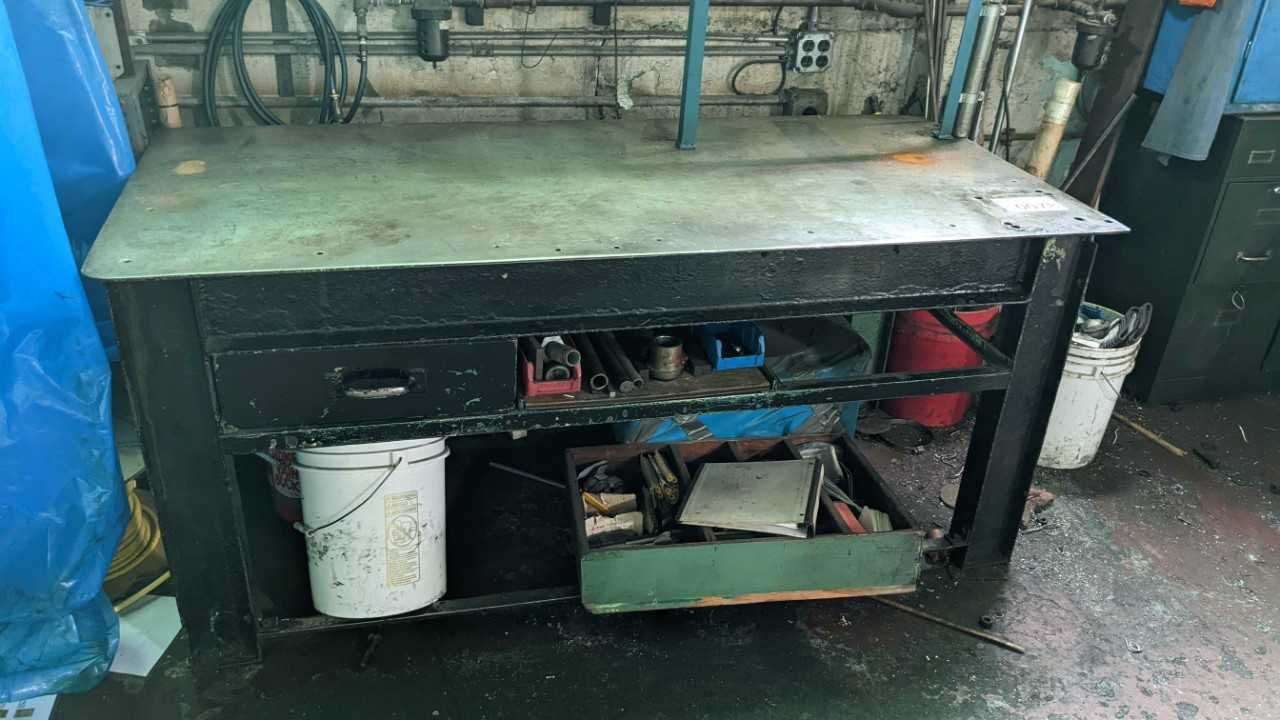 Metal work table 72"x 33" - PLANT & FACILITY Metal work table 72"x 33" - PLANT & FACILITY
