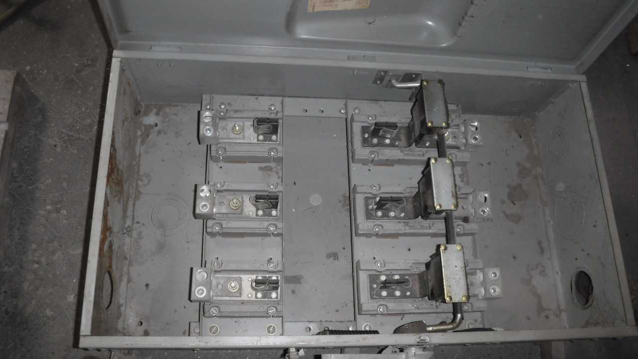 400 Amp Gould Safety Switch - DISCONNECT SWITCHES