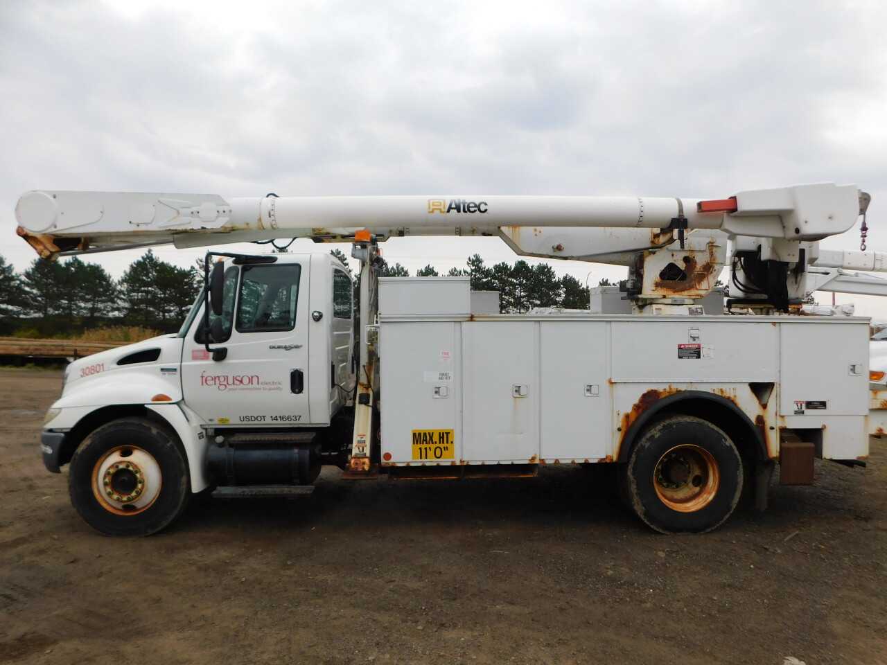 2008 International 4300 55 Ft Boom Truck - TRAILER MOUNTED EQUIPMENT