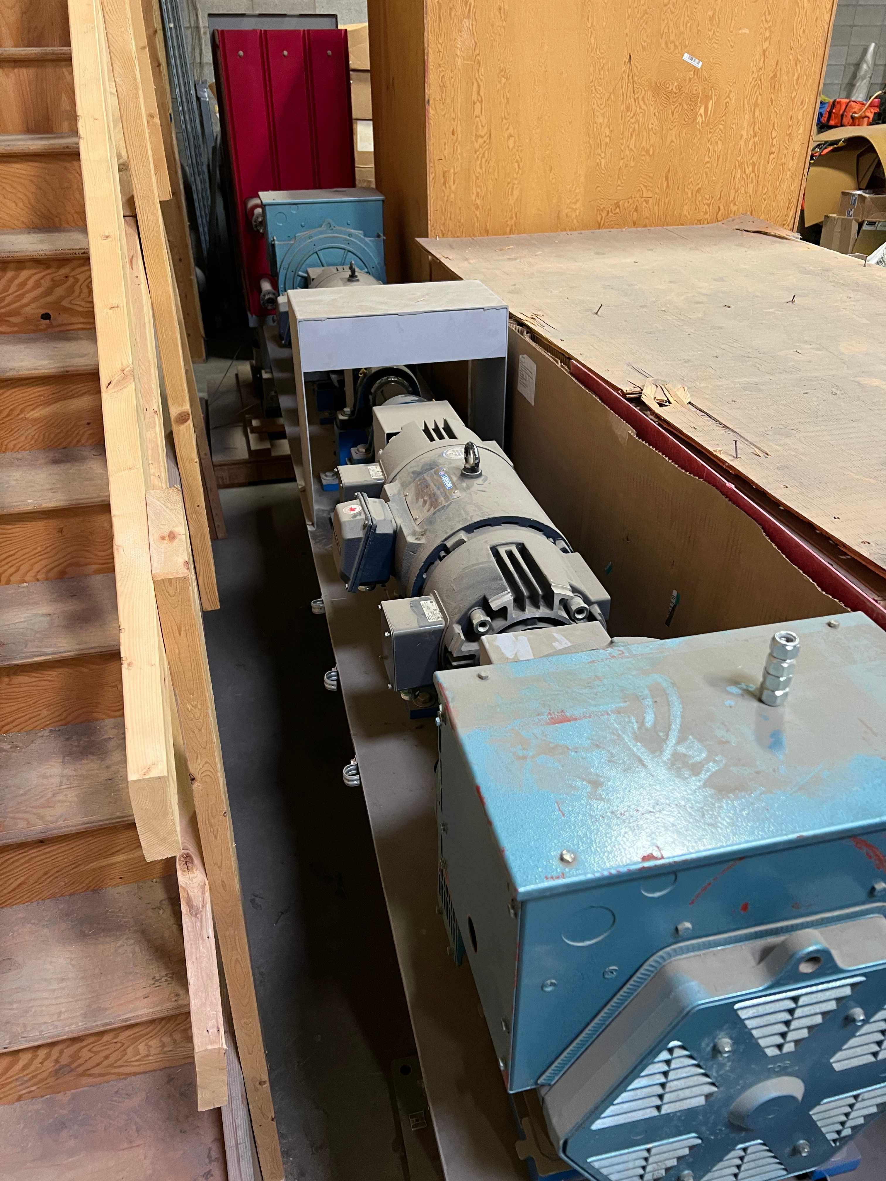 Bulk Lot of 2 Leeson 7.5HP Motors & 2 Stamford Generation Motors - QTY 4 Pieces on 1 Pallet - ELECTRICAL COMPONENTS
