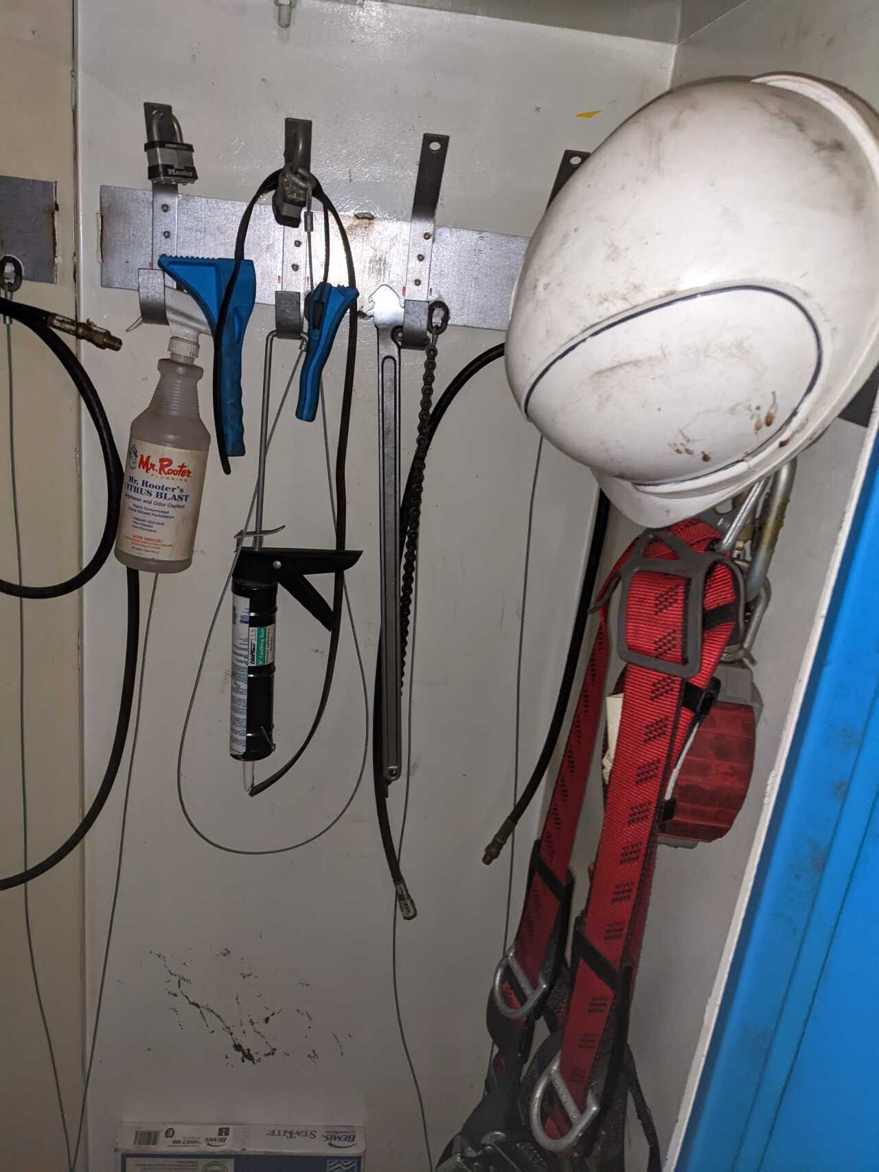 1 DOOR TOOL CABINET WITH CONTENTS, ASSORTED SAFETY EQUIPMENT, HARNESSES, PIPE WRENCH - SAFETY EQUIPMENT