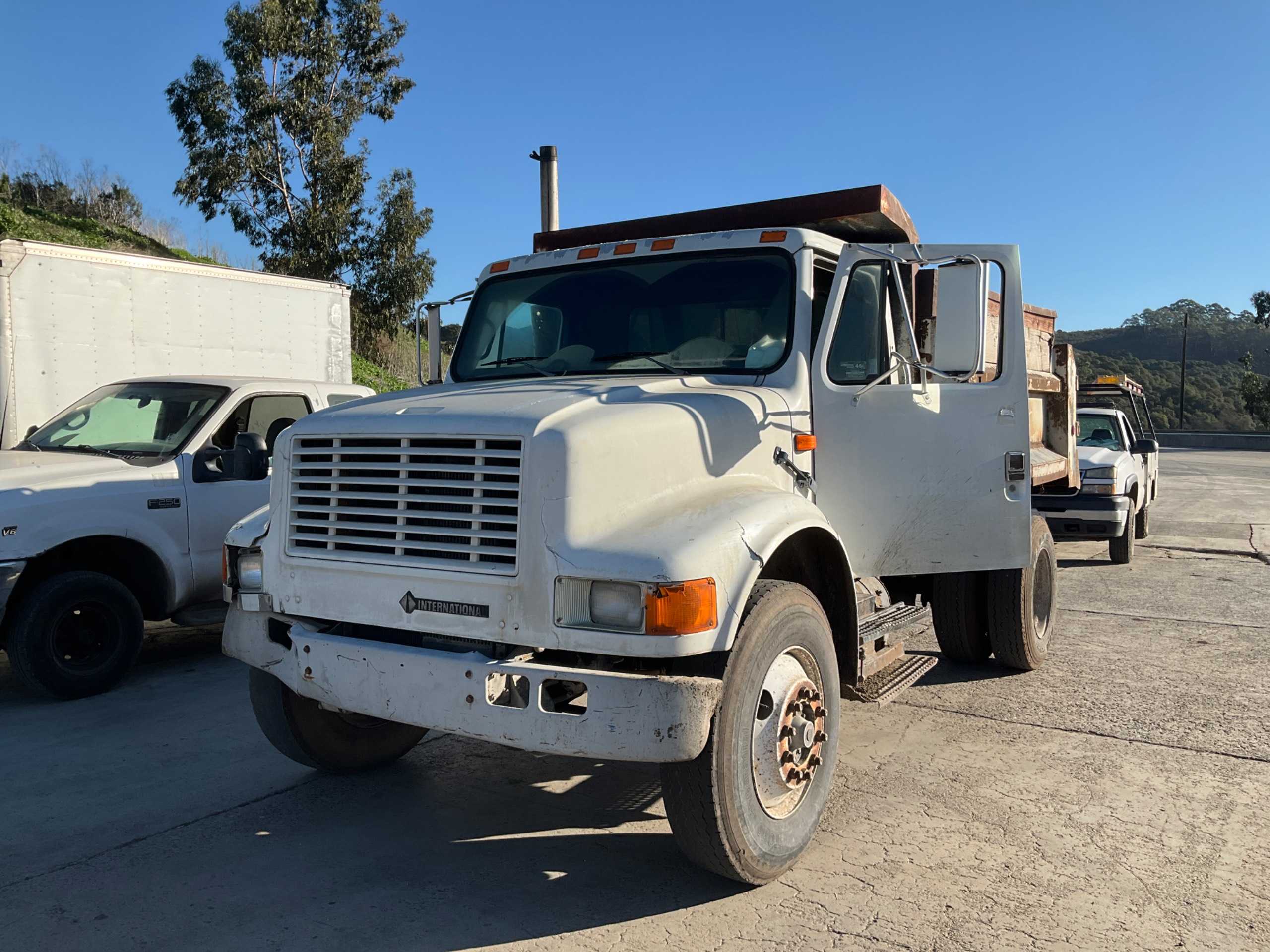 1993 INTERNATIONAL 4900 DUMP TRUCK