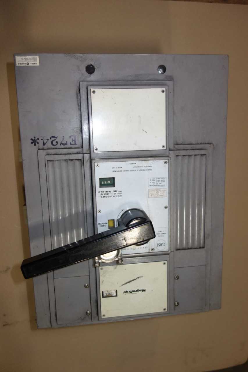 GENERAL ELECTRIC TPS203FB POWER BREAK 1200A CIRCUIT BREAKER - CIRCUIT BREAKERS