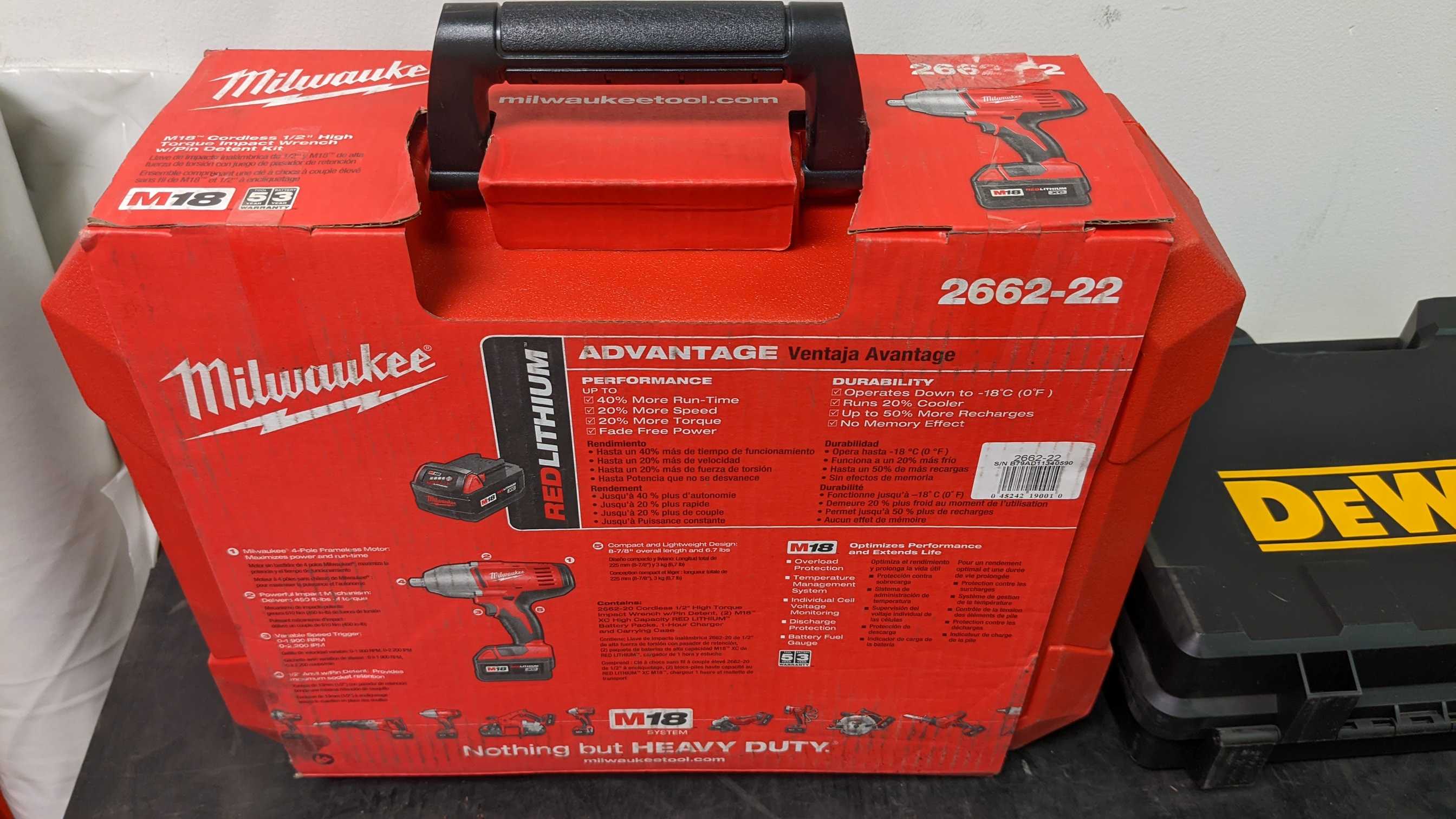 LOT OF 2 CORDLESS IMPACT WRENCHES - ELECTRIC POWER TOOLS