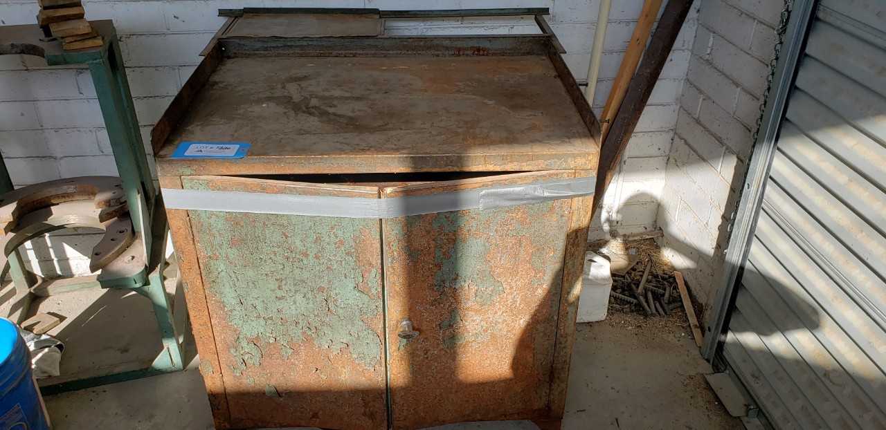 Metal Cabinet No Contents - SHELVING Metal Cabinet No Contents - SHELVING