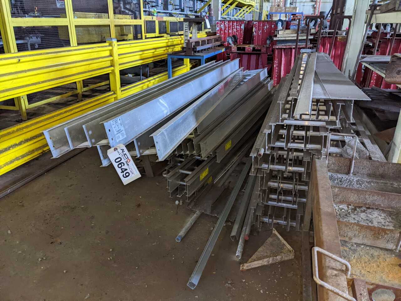 LOT OF ASSORTED ALUMINUM LADDER TRAYS - MATERIAL HANDLING