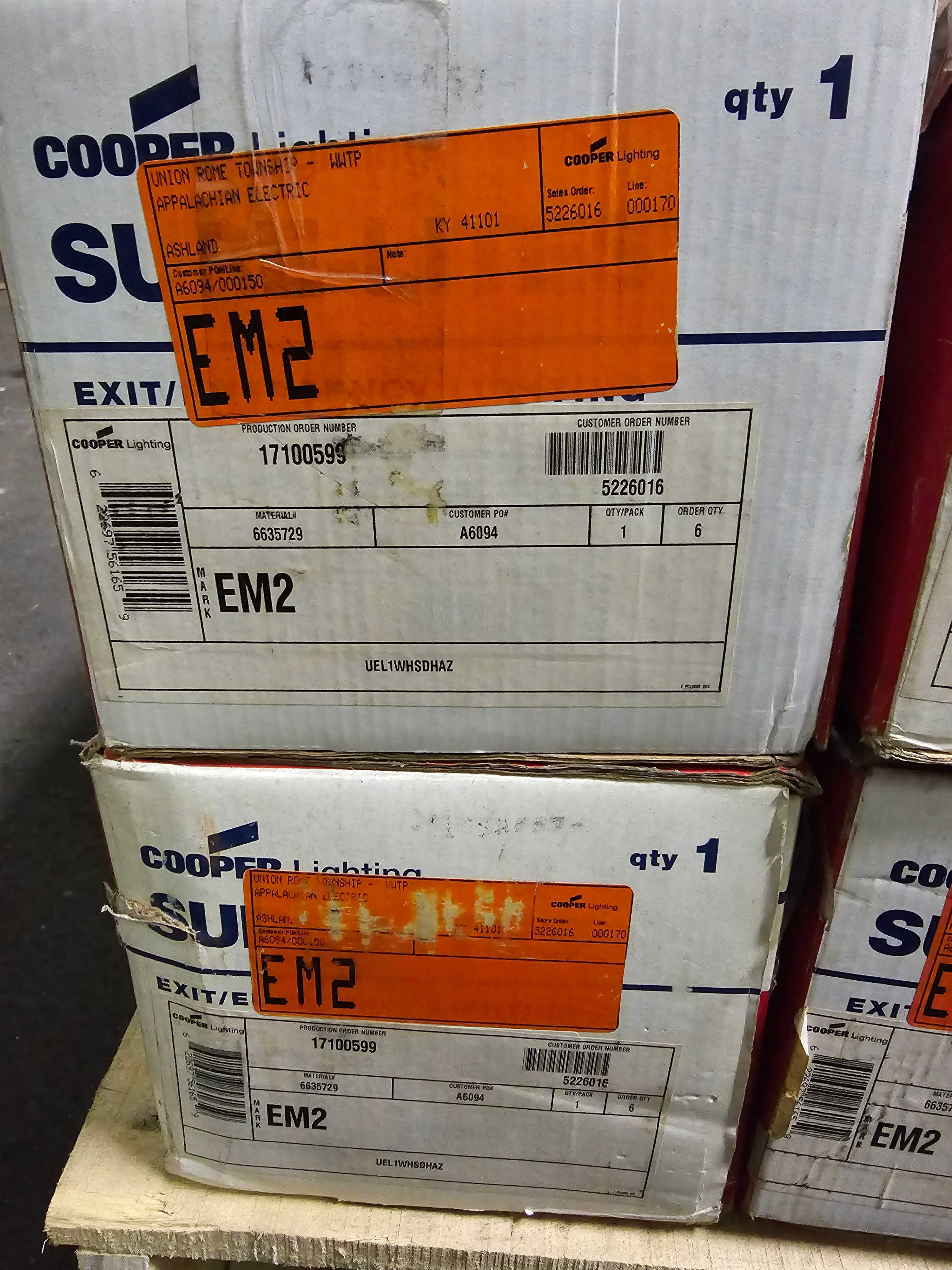 LOT OF COOPER EMERGENCY LIGHTS & EXIT SIGNS - LIGHTING