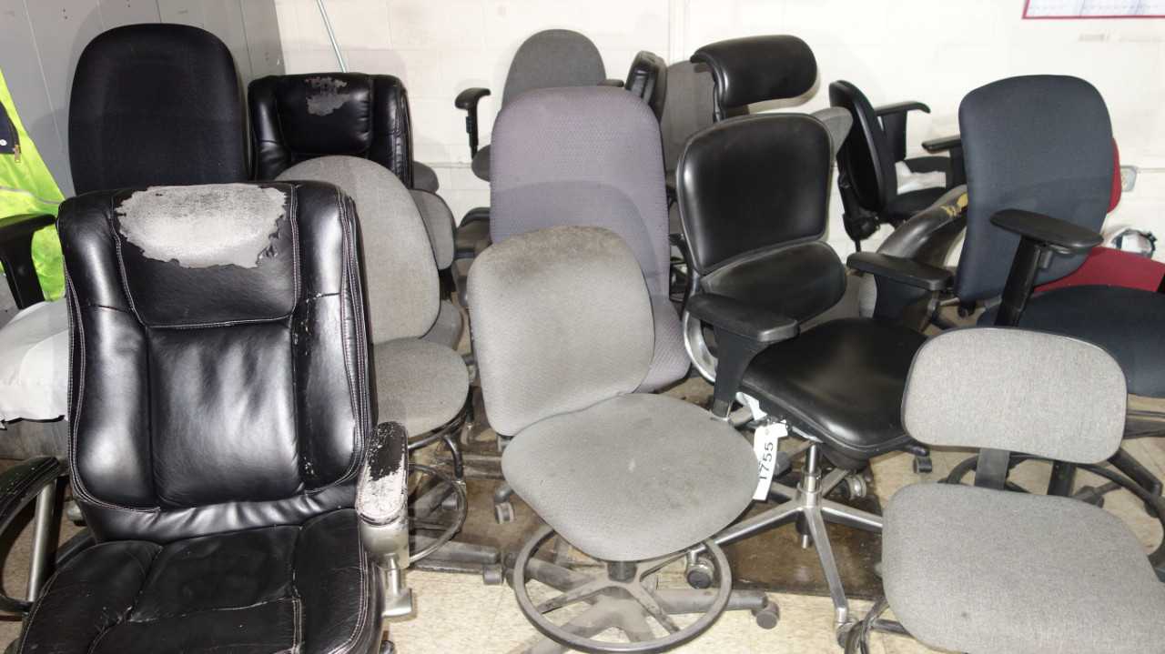 LOT OF ASSORTED ROLLING CHAIRS - MISCELLANEOUS