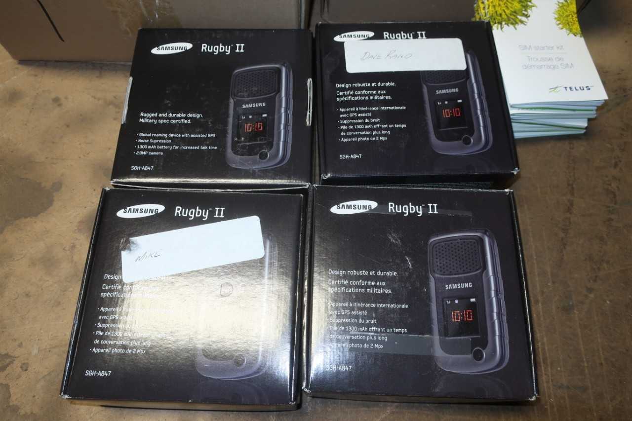LOT OF ASSORTED CELL PHONES - TELECOMMUNICATION