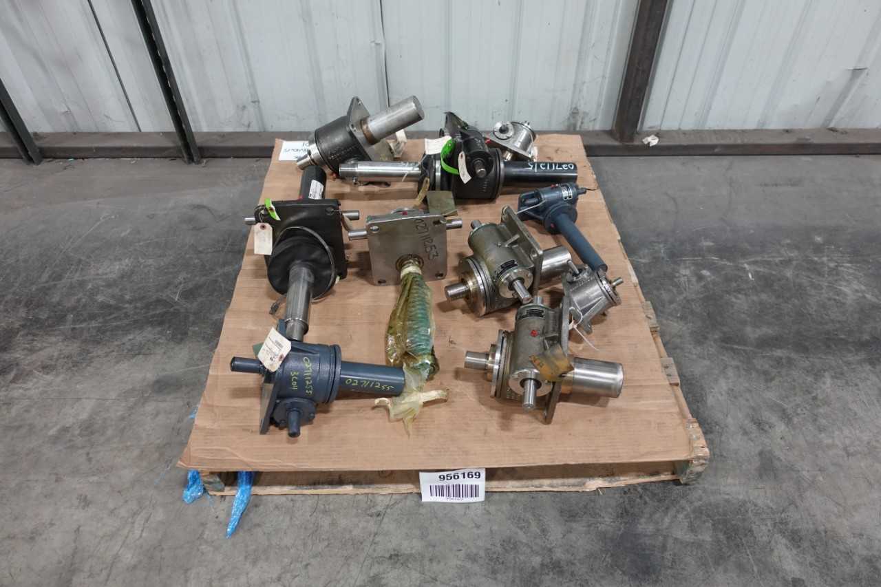 PALLET OF ASSORTED JOYCE DAYTON MACHINE SCREW JACKS - HAND TOOLS