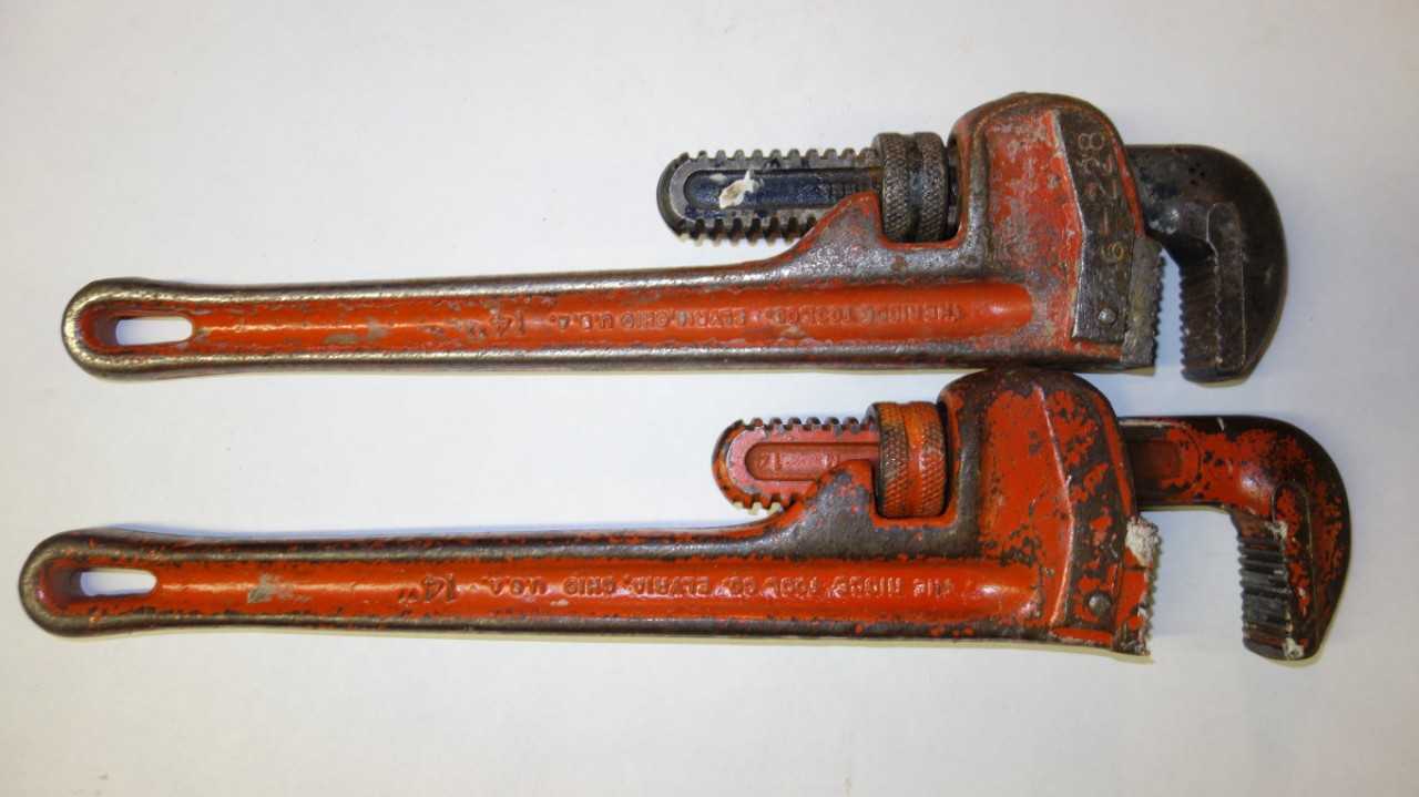 LOT OF 7 ASSORTED 14 IN ADJUSTABLE PIPE WRENCHES - HAND TOOLS