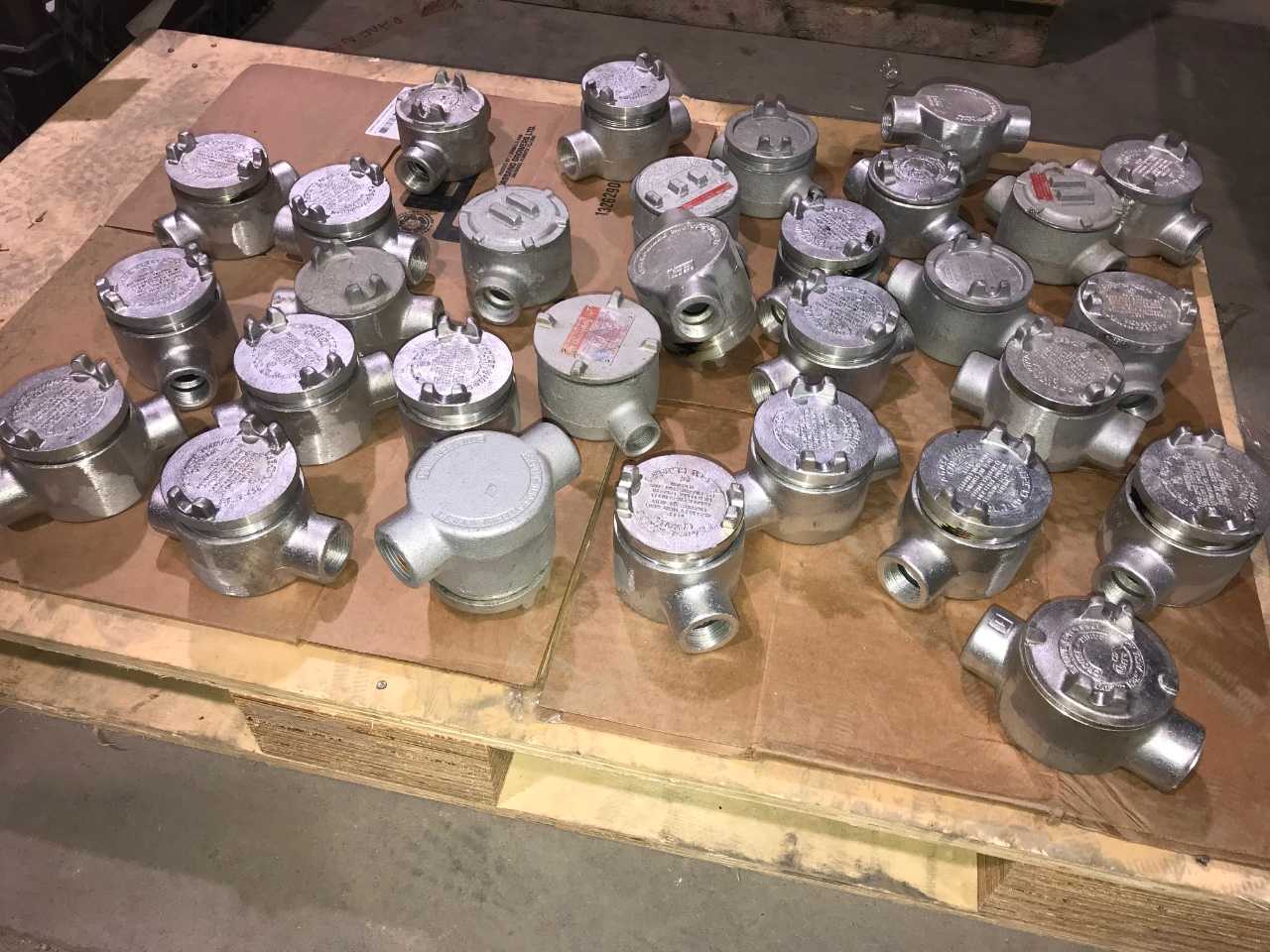 CROUSE-HINDS FITTINGS (QTY 30) - CONDUIT FITTING