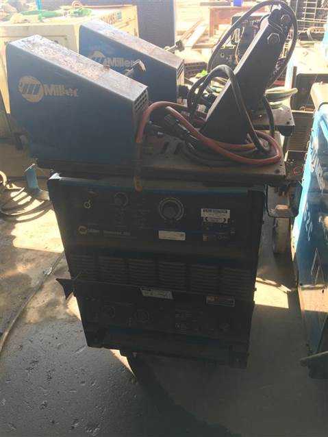 Miller 302 22A Welder - WELDING EQUIPMENT