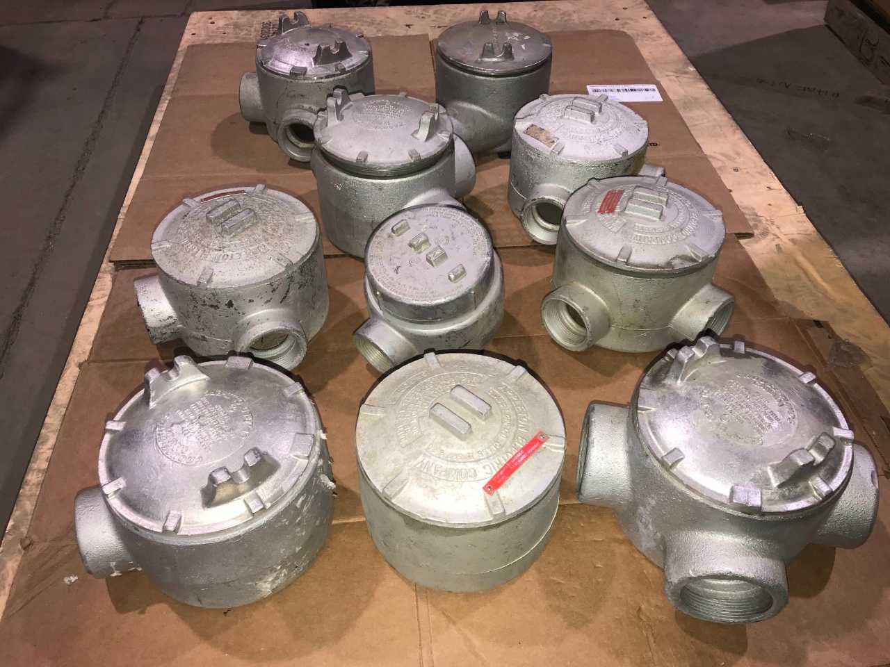 APPLETON/ CROUSE-HINDS FITTINGS (QTY 8) - CONDUIT FITTING
