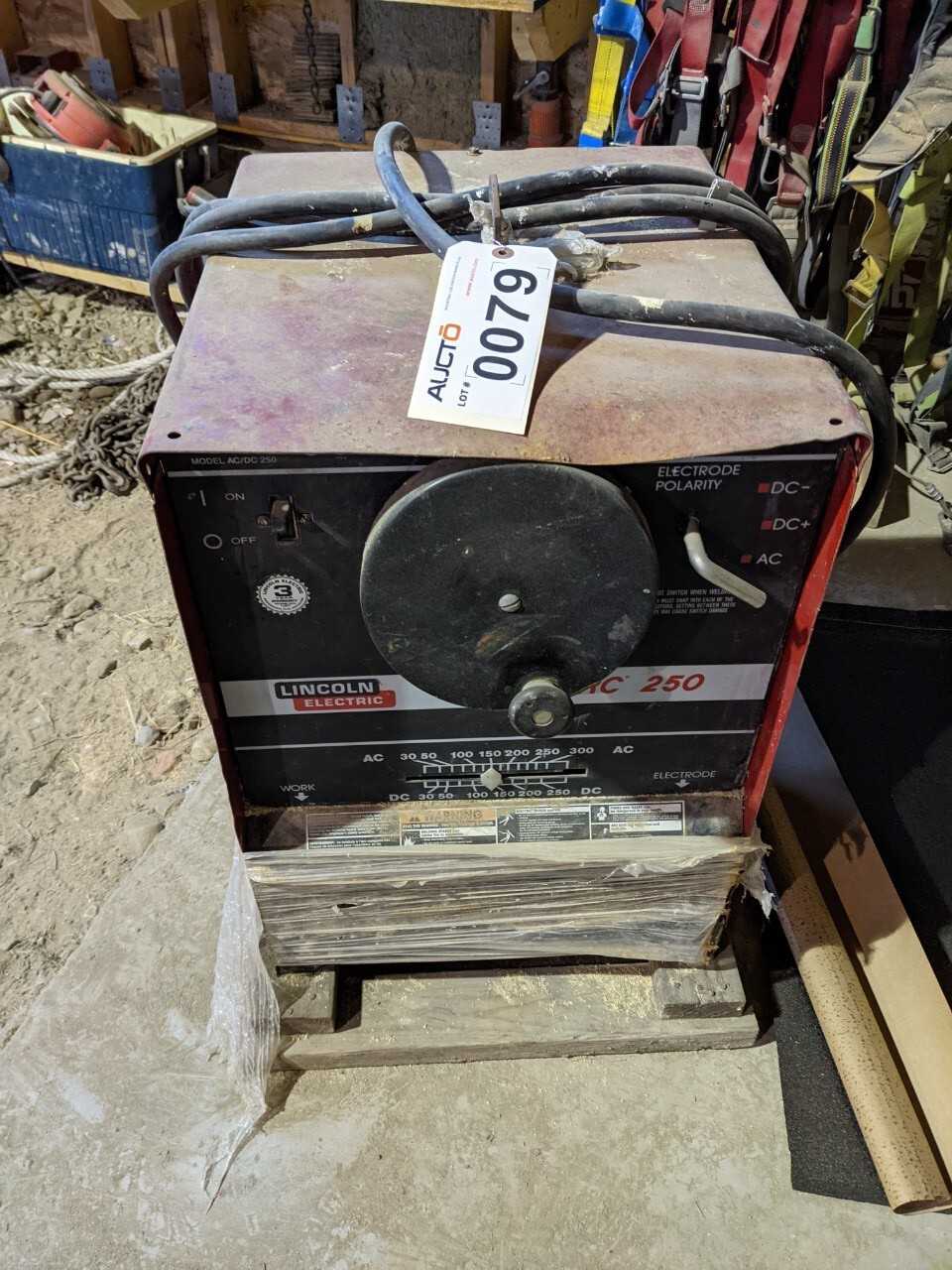 Lincoln Electric Welder - WELDING EQUIPMENT