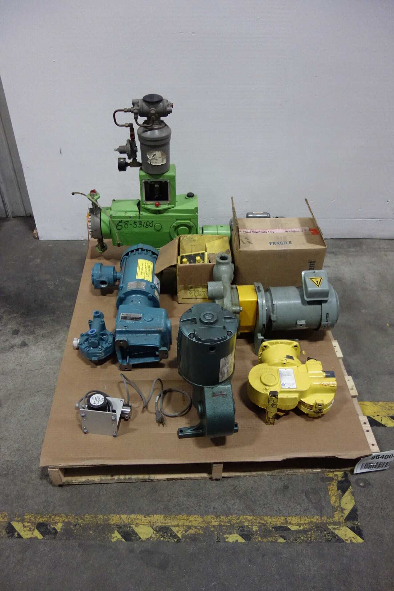 1 PALLET OF ASSORTED METERING PUMPS - METERING PUMP