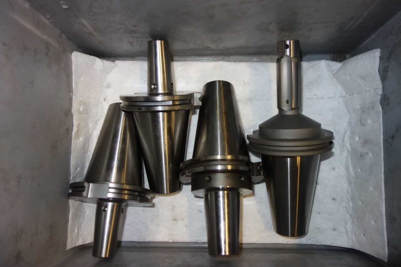 LOT OF ASSORTED CAT 50 TOOL HOLDERS - MACHINING ACCESSORIES & TOOLING