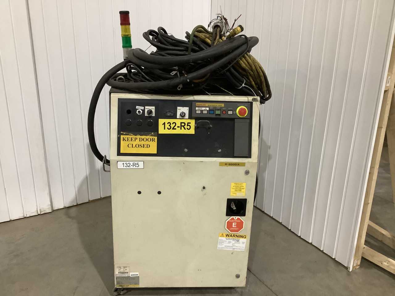 Fanuc 2000IA 200F (No guarantee operational) - INDUSTRIAL ROBOTS