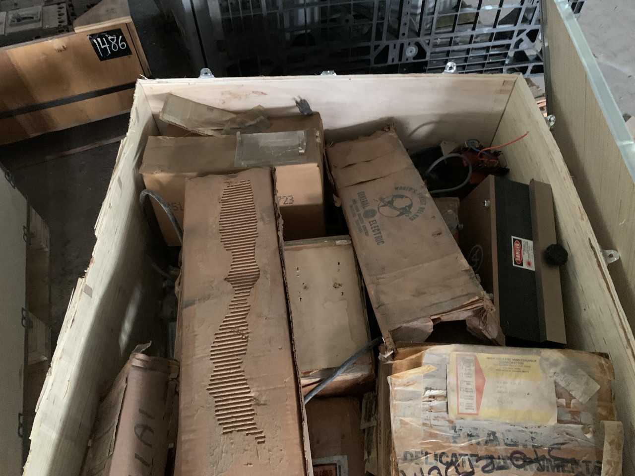 CRATE OF MISC. ELECTRICAL AUTOMATION EQUIPMENT GENERAL ELECTRIC SWITCHES ETC. - ELECTRICAL COMPONENTS