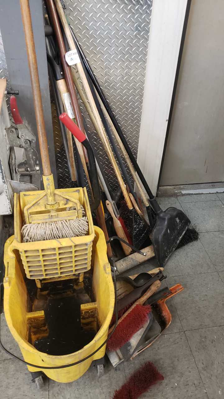 Misc Brooms, Mop Bucket W/ Mop Dust Pans - ELECTRIC POWER TOOLS Misc Brooms, Mop Bucket W/ Mop Dust Pans - ELECTRIC POWER TOOLS