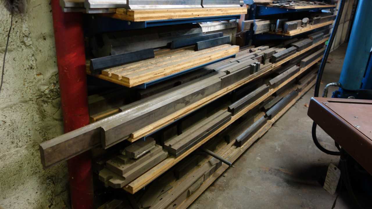 CONTENTS OF RACKING, ASSORTED STEEL PRESS BRAKE DIES