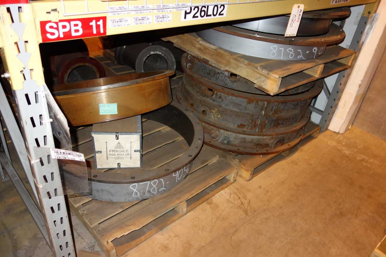 CONTENTS OF 2 UPRIGHT RACKING SECTIONS, VALVES - INDUSTRIAL PARTS